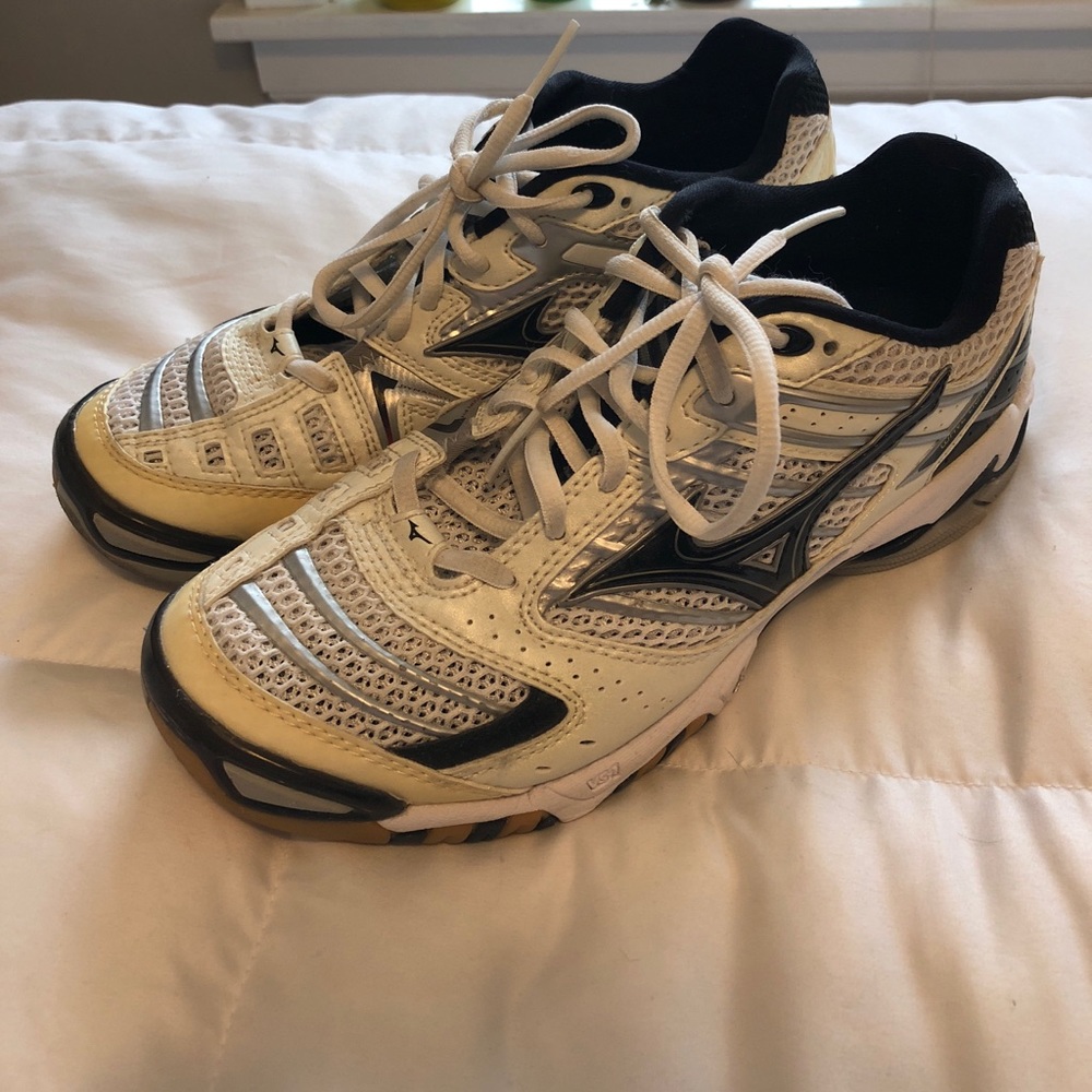 Mizuno court shoes